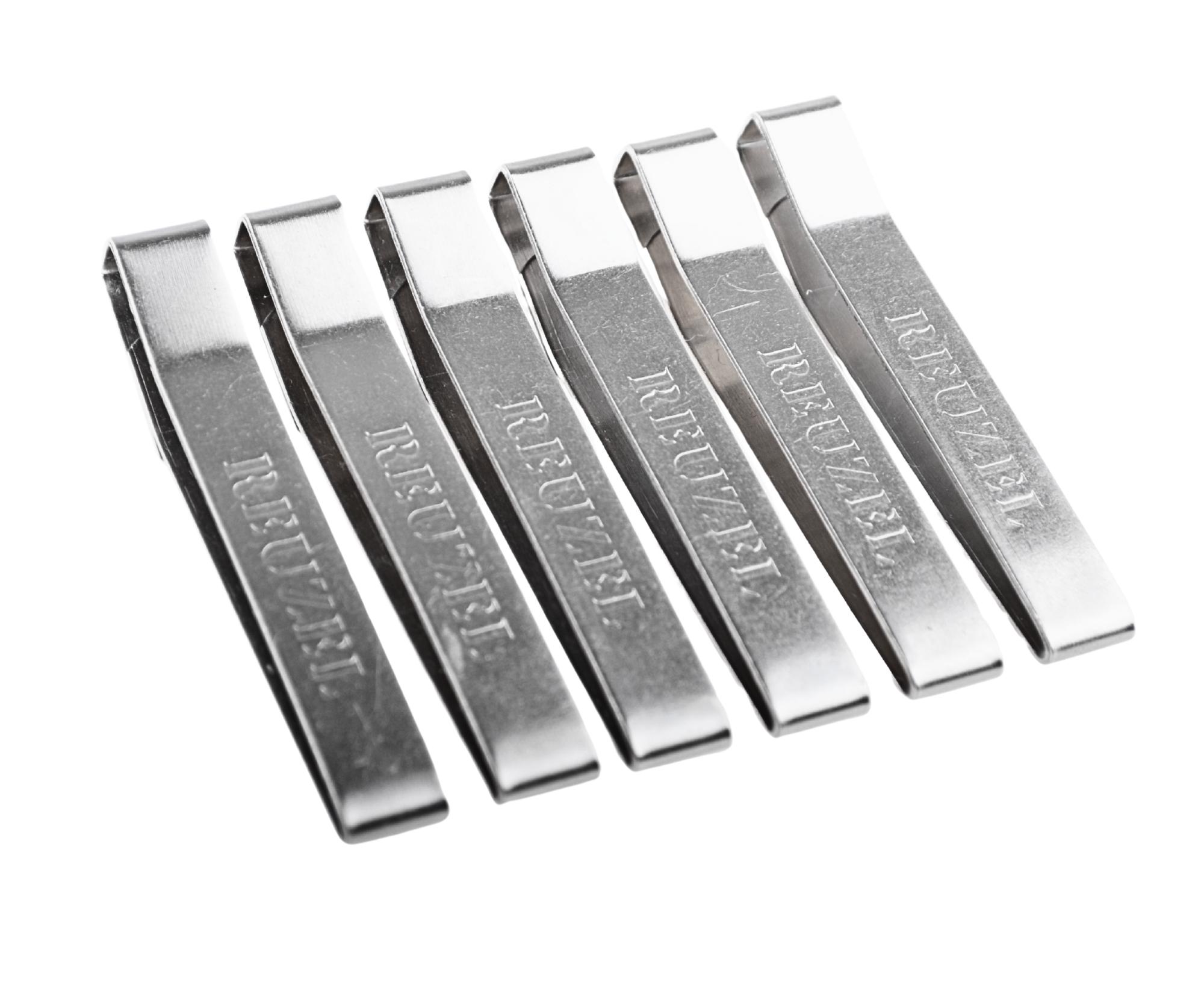 E-shop Barber spony na látku na zapnutie pláštenky Reuzel Super Barber Cape Cloth Clip - 6 ks, strieborné