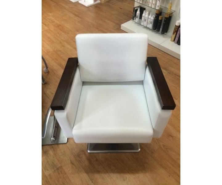 Kadern�cke kreslo Fox Manhattan - dreven� podr��ky, baz�r