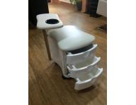 Manik�rne a pedik�rne stol�k - 3 z�suvky baz�r