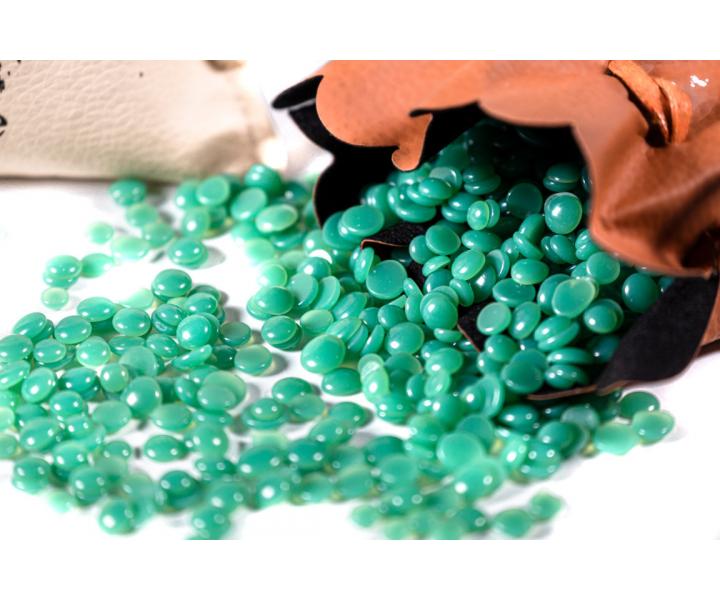 Depila�n� vosk pre mu�ov Pirates of the Barbertime Hard Wax Beans Azulen - zelen�, 500 g