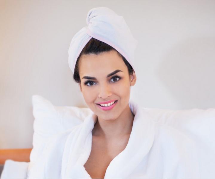 Thermo turban na vlasy MaryBerry Lovely Hair - biely s ruovm prkom