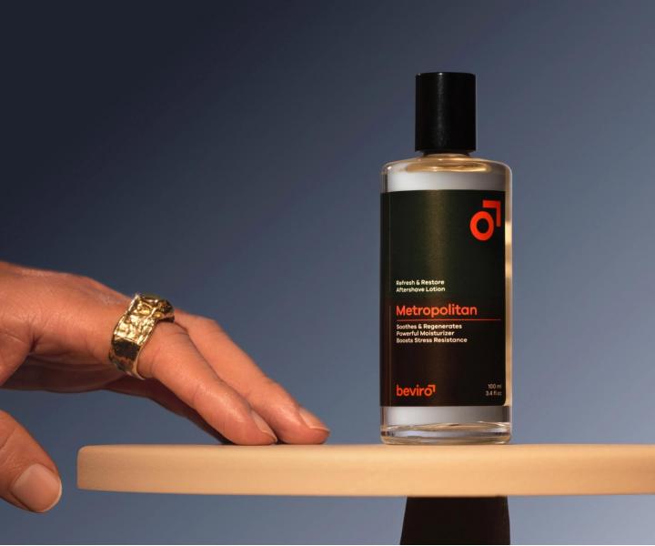 Osvie�uj�ca a regenera�n� voda po holen� Beviro Refresh & Restore Aftershave Lotion Metropolitan - 100 ml
