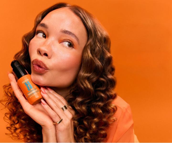 Uhladzuj�ce termoochrann� s�rum pre nepoddajn� vlasy Matrix Mega Sleek 96H Anti-Frizz TopCoat Serum - 50 ml