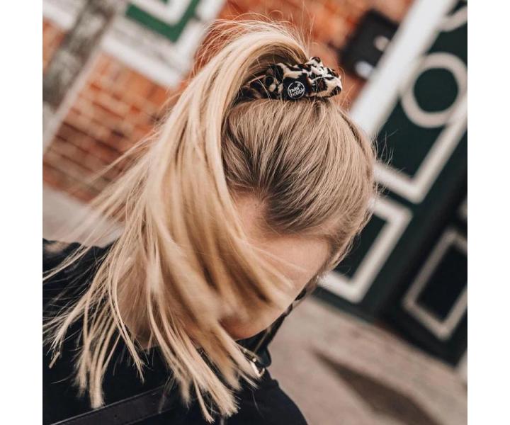 Ozdobn� �pir�lov� gumi�ka Invisibobble Sprunchie Purrfection - leopard� vzor