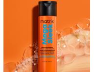 Uhladzuj�ci �amp�n pre nepoddajn� vlasy Matrix Mega Sleek Smoothing Shampoo