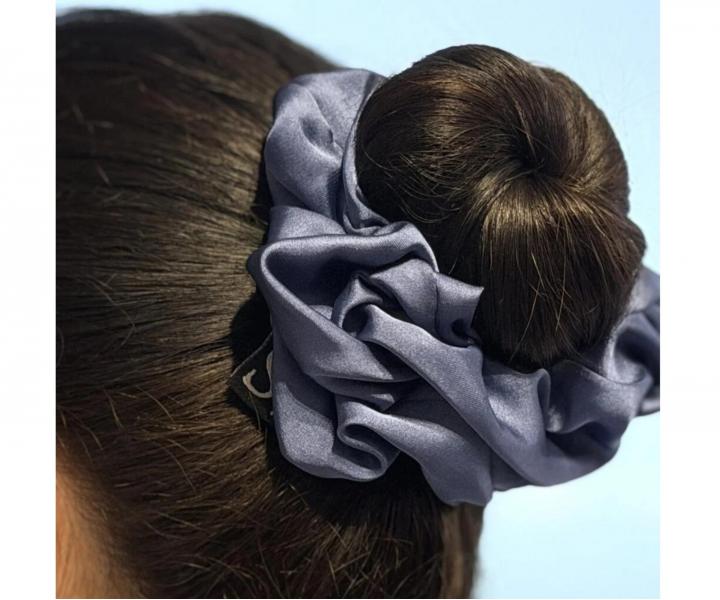 Ozdobn� �if�nov� gumi�ka do vlasov Sister Young Scrunchie Lilu Steel Blue - oce�ovo modr�