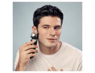 Planetov holiaci strojek s nabjacou a istiacou stanicou Braun Series 8 8467cc - strieborn