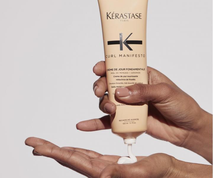 Dar�ekov� sada na hydrat�ciu vlnit�ch a ku�erav�ch vlasov K�rastase Curl Manifesto