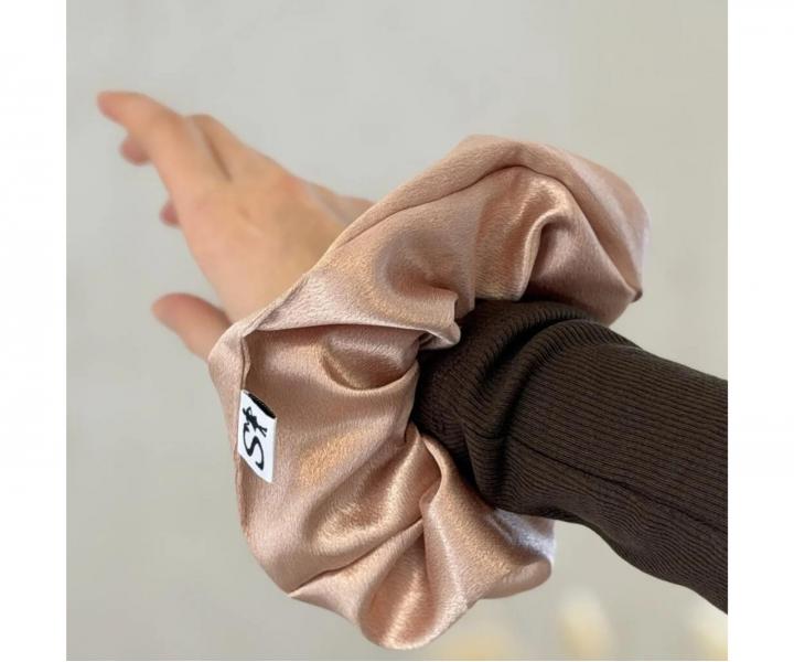 Ozdobn� sat�nov� gumi�ka do vlasov Sister Young Scrunchie Lilu Champagne - �ampa�