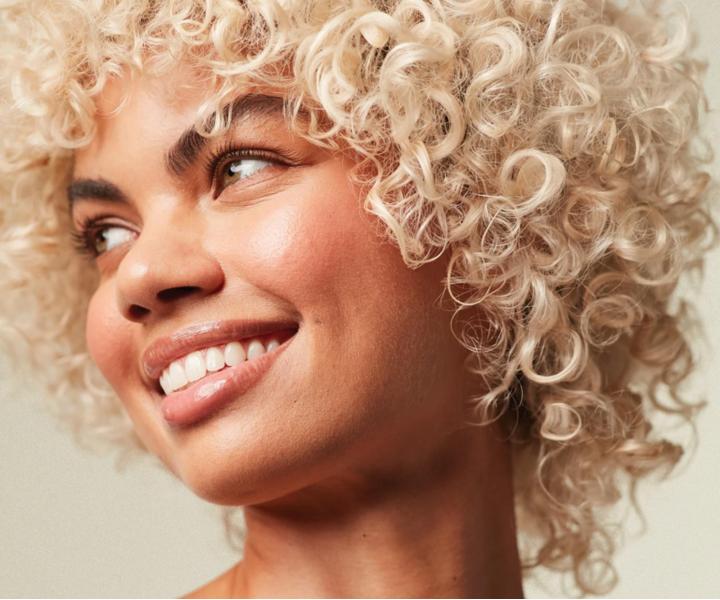 Neutralizan ampn pre blond a melrovan vlasy Paul Mitchell Blonde Platinum Blonde Violet Shampoo - 1000 ml