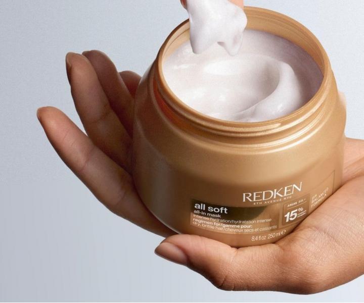 H�bkovo vy�ivuj�ca a hydrata�n� maska pre such� a krehk� vlasy Redken All Soft All-In Mask - 250 ml