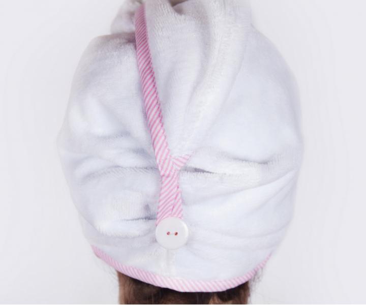 Turban na vlasy MaryBerry Candy Dream - biely s ruovm prkom