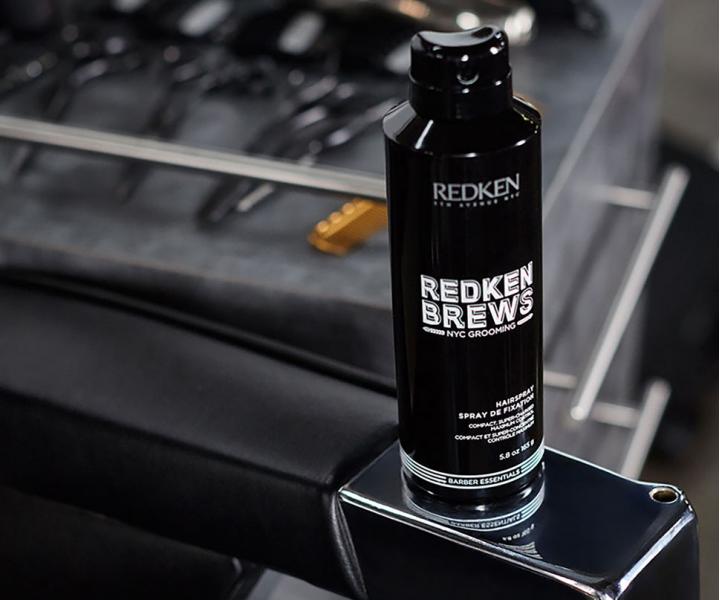 P�nsky silno tu�iaci lak na vlasy Redken Brews - 200 ml