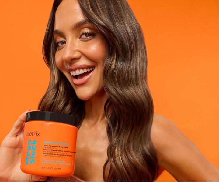 Uhladzuj�ca maska pre nepoddajn� vlasy Matrix Mega Sleek Smoothie Supreme Smoothing Mask - 500 ml