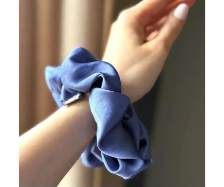 Ozdobn� �if�nov� gumi�ka do vlasov Sister Young Scrunchie Lilu Steel Blue - oce�ovo modr�