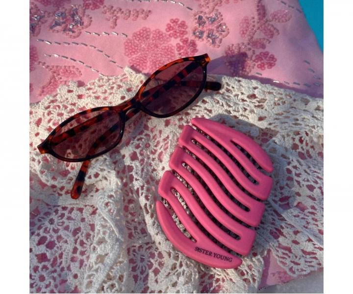 Kefa na vlasy s divia��mi a nylonov�mi �tetinami Sister Young Mila Pocket Hair Brush - tmavo ru�ov�