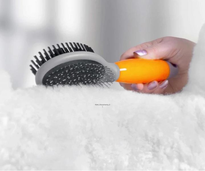 Obojstrann� kefa pre starostlivos� o zvieraciu srs� Wahl Professional Double Sided Brush 58421 - oran�ov�