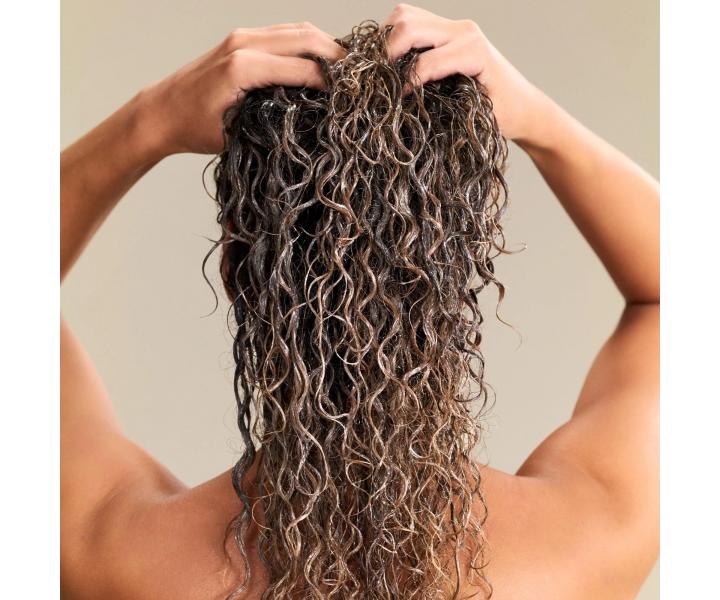 Regenera�n� kondicion�r na posilnenie po�koden�ch a farben�ch vlasov Neqi Build Boost Conditioner - 250 ml