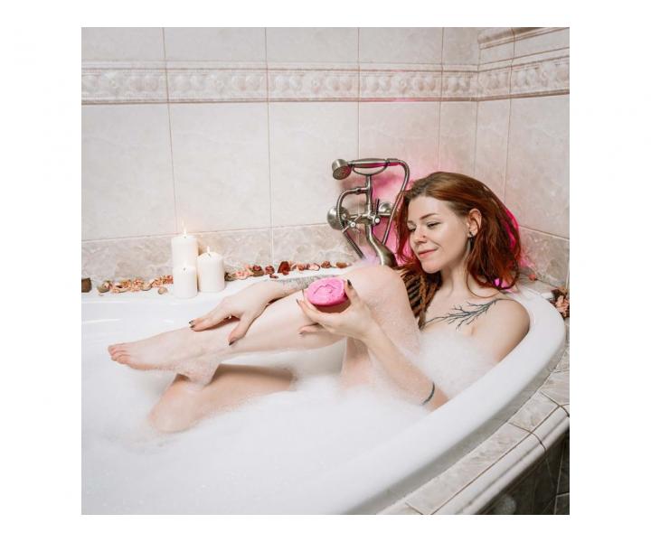 Peelingov mydlo BusyB SkinShedder Becky Blossom - 100 g