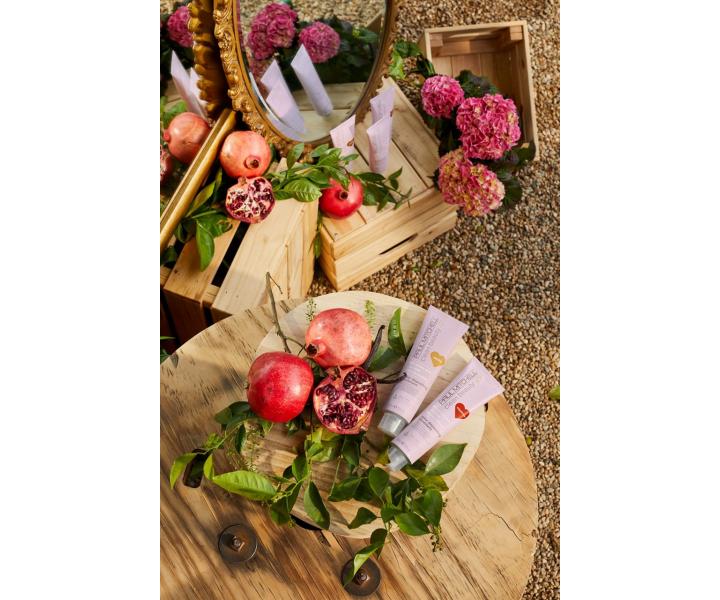 Vyivujca farbiaca maska Paul Mitchell Clean Beauty Color Depositing Treatment - erven, 150 ml