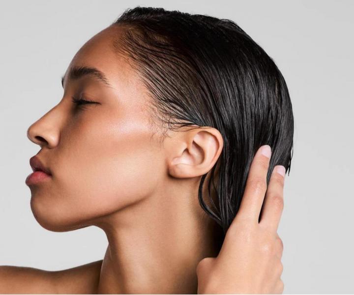 Jemne istiaci ampn pre citliv pokoku hlavy Paul Mitchell Clear Sensitive Essential Shampoo - 300 ml