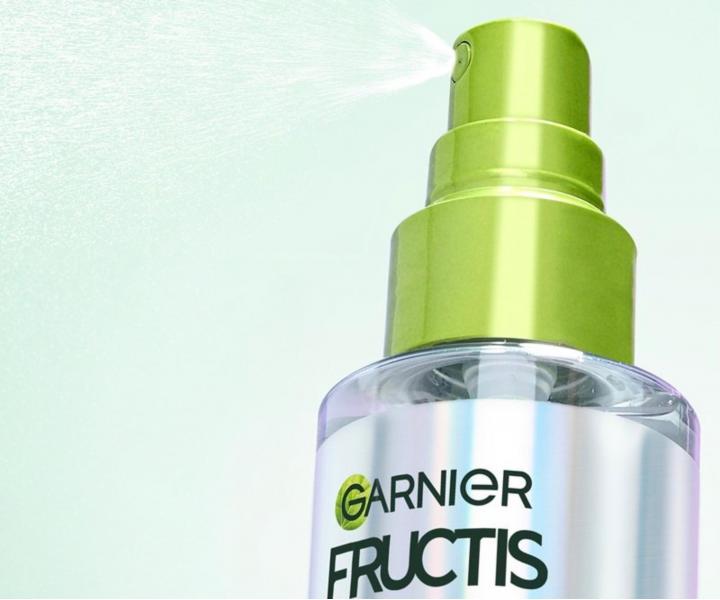 Termoochrann� s�rum v spreji na uhladenie a �iariv� lesk vlasov Garnier Fructis Diamond Sleek Spray - 150 ml