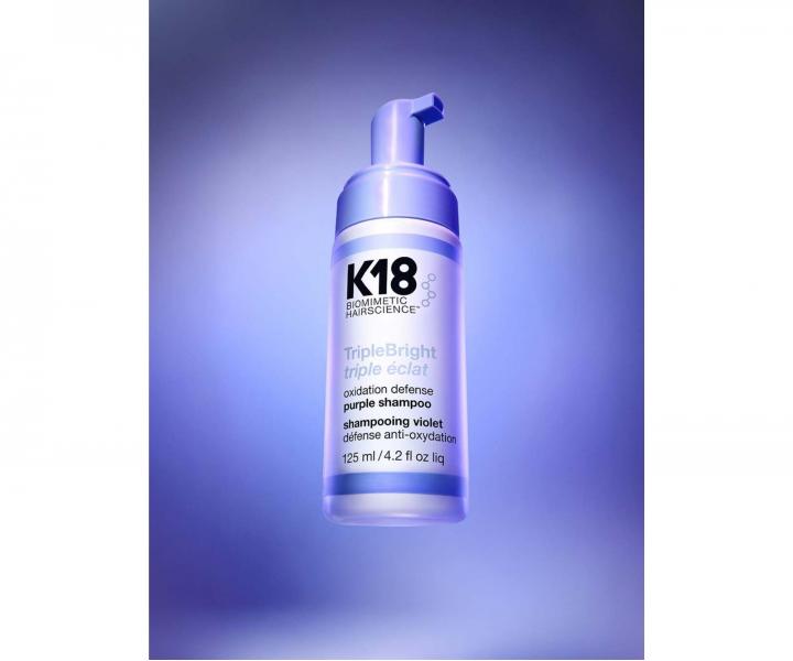 Penov� fialov� �amp�n pre blond a zosvetlen� vlasy s trojit�m ��inkom K18 TripleBright Purple Shampoo - 125 ml