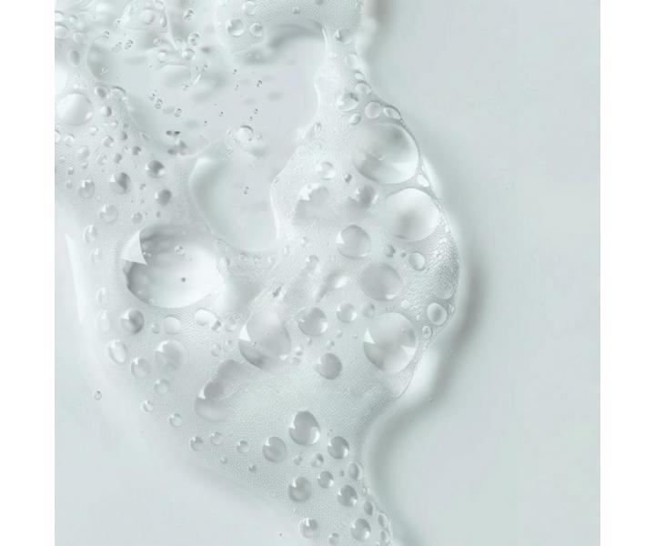 Rad pre posilnenie, plnos� a podporu prirodzenej farby starn�cich vlasov Nioxin Age Defense