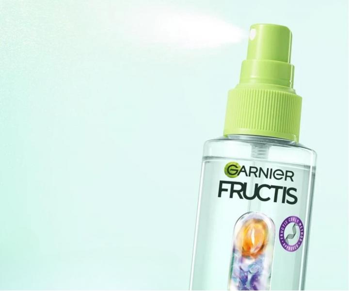 Hydrata�n� bezoplachov� sprej pre such� vlnit� a ku�erav� vlasy Garnier Fructis Curls Method Shape Refresh Step 4 - 150 ml