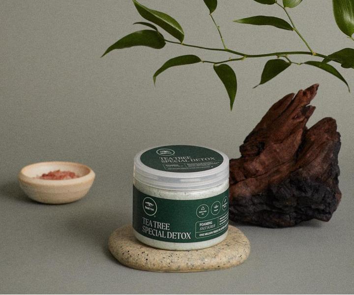 Peniv peeling na pokoku hlavy Paul Mitchell Tea Tree Special Detox - 184 g