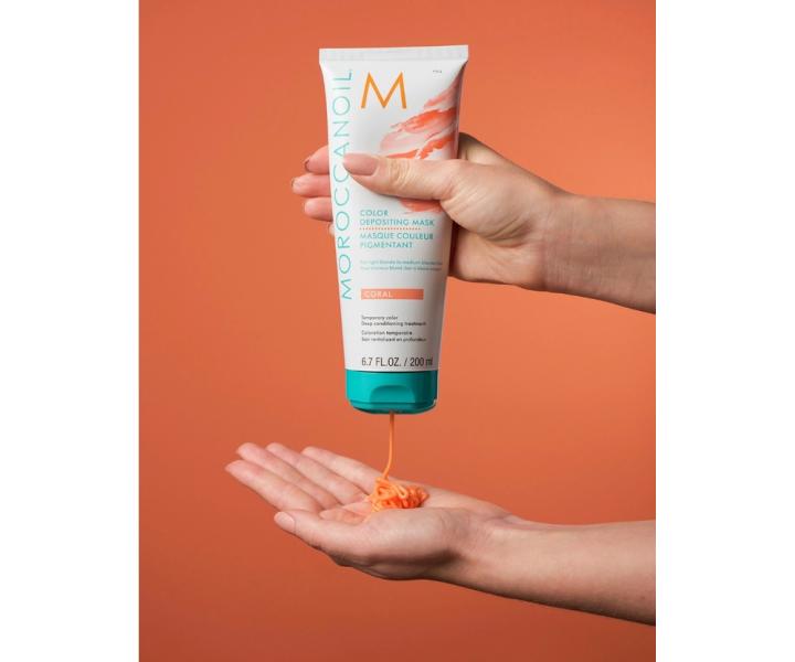 Tnujca maska na vlasy Moroccanoil Color Depositing - Coral, 30 ml